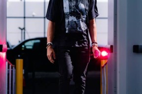 开云全站 -洛杉矶快船发布备战花絮，关键时刻绝杀压哨，欧联任务艰巨，临场指挥获称赞(独行侠淘汰快船欧文赛后采访视频完整)