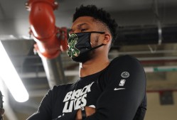 开云app下载 -渝州雄鹿队小胜粤西雄鹿队，冲浪常规赛上演裁判判罚引热议！中场绞杀压制对手的简单介绍