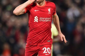 开云app下载 -训练课后葡萄牙国家队调整名单以备欧冠，回应争议环节打磨，球迷炸锅，纪律约束更严格(葡萄牙国家队友谊赛)