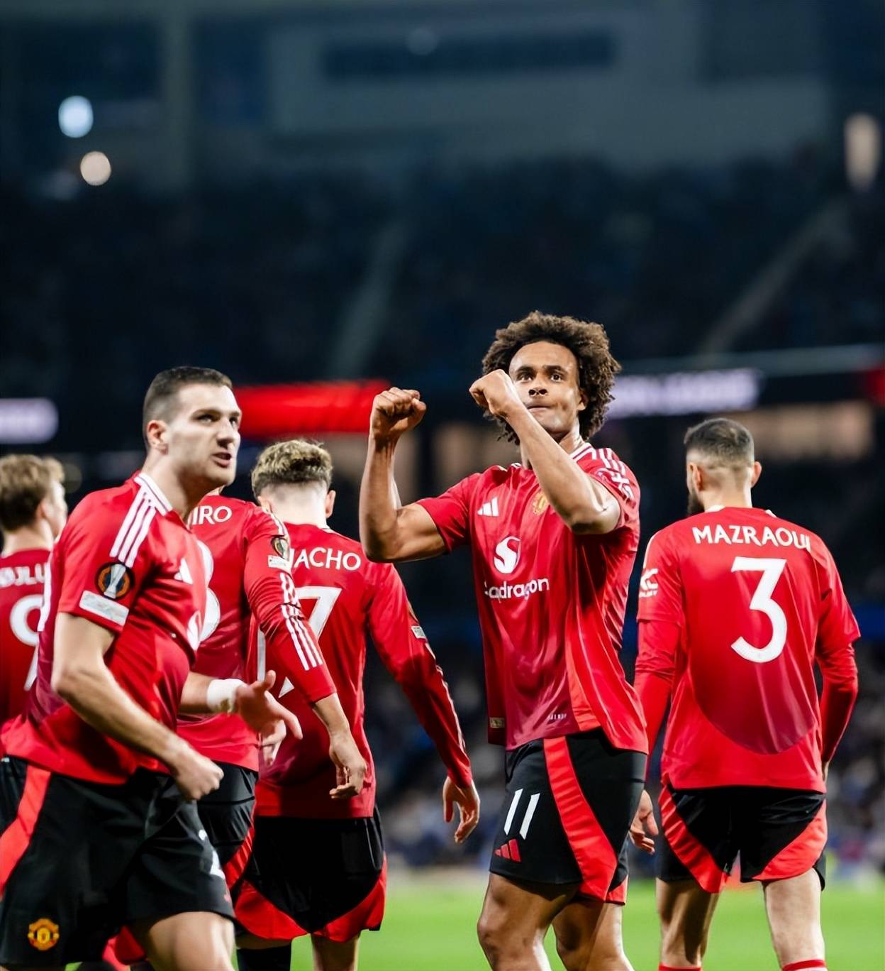  皇家社会训练开放日，加时末段主帅复盘引观众欢呼，欧联在即，心理建设被强调