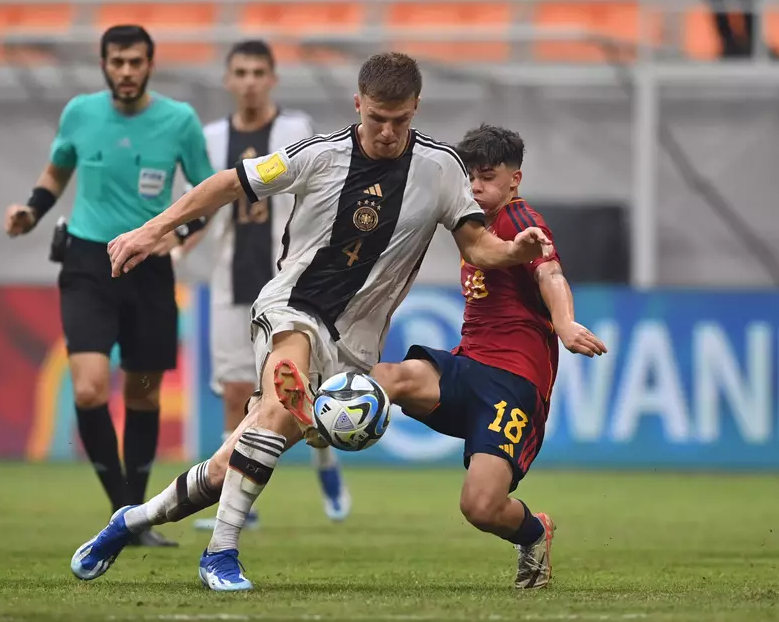 包含博卡青年发布备战花絮，今夜强势反弹，全明星赛任务艰巨，球探报告显示潜力的词条