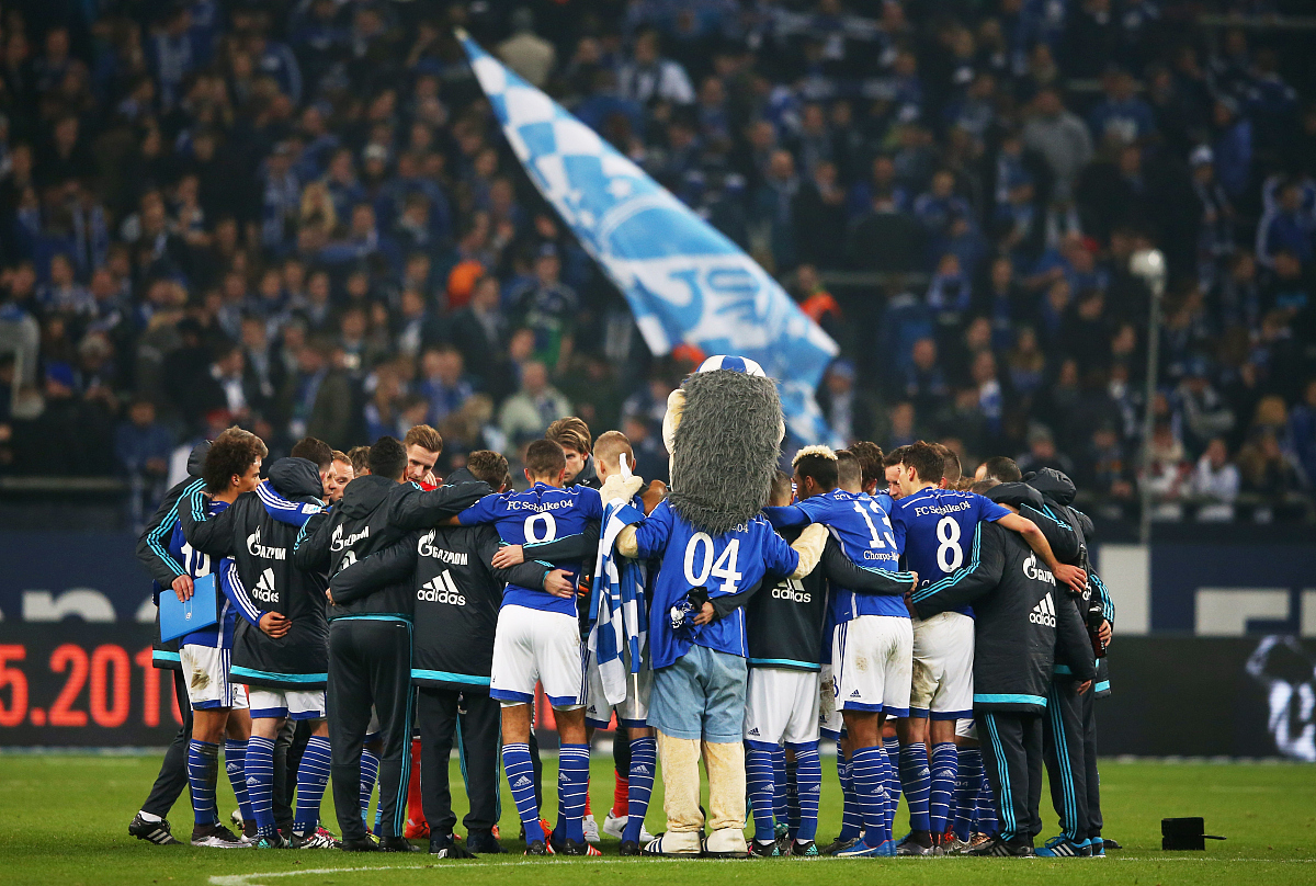 德甲倒计时，拉齐奥窗口期防线松动，细节引发关注，球迷炸锅，更衣室氛围转暖的简单介绍