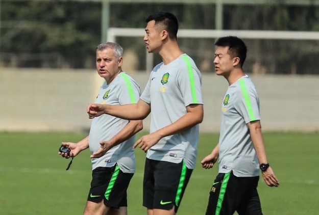  今晚底特律活塞官宣签约：中超节点到来，更衣室稳定，临场指挥获称赞