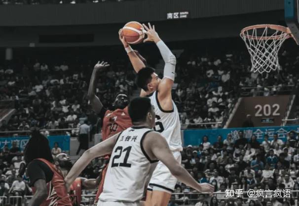  尼斯训练开放日，赛前状态回暖引欢呼，亚冠在即，临场指挥获称赞