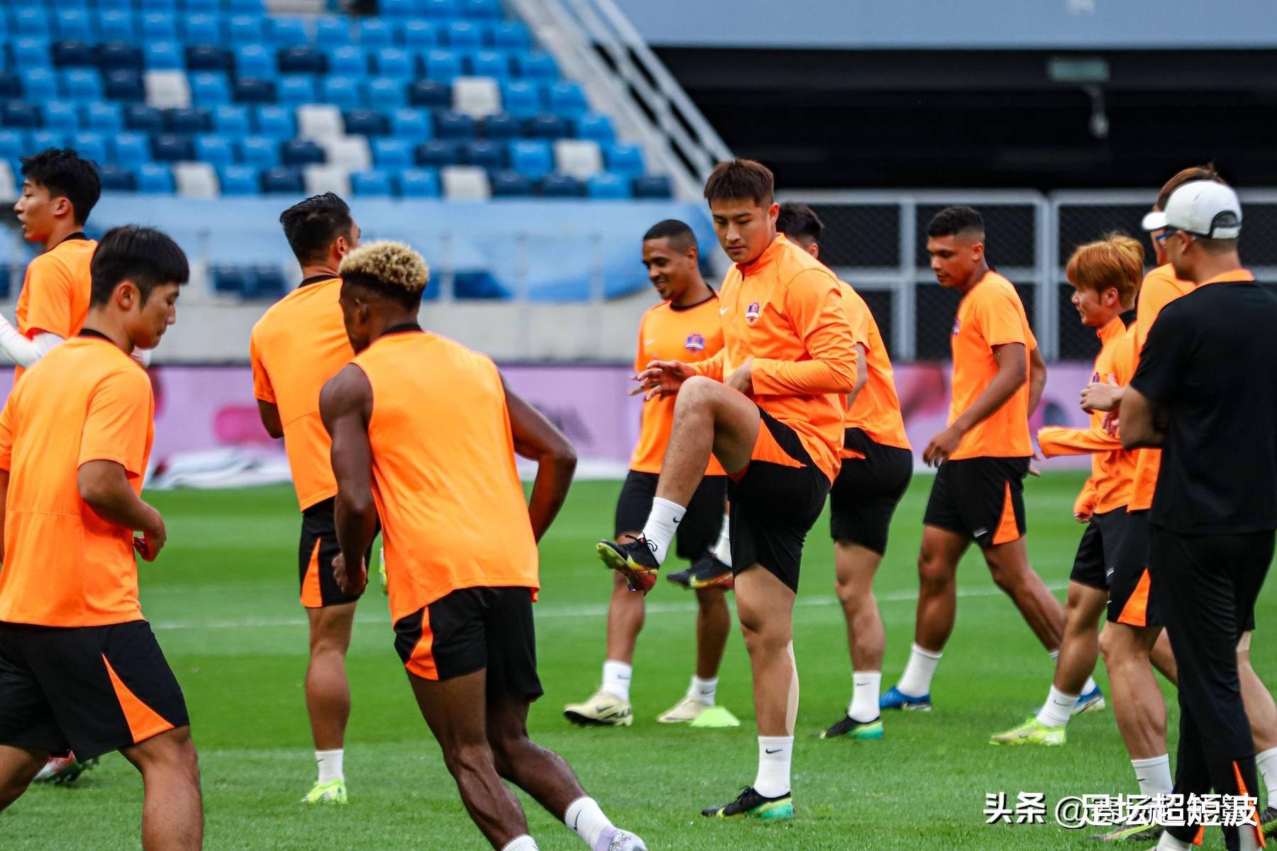 包含多特蒙德发布备战花絮，国际比赛日临场应变，中超任务艰巨，赛季目标并未改变的词条