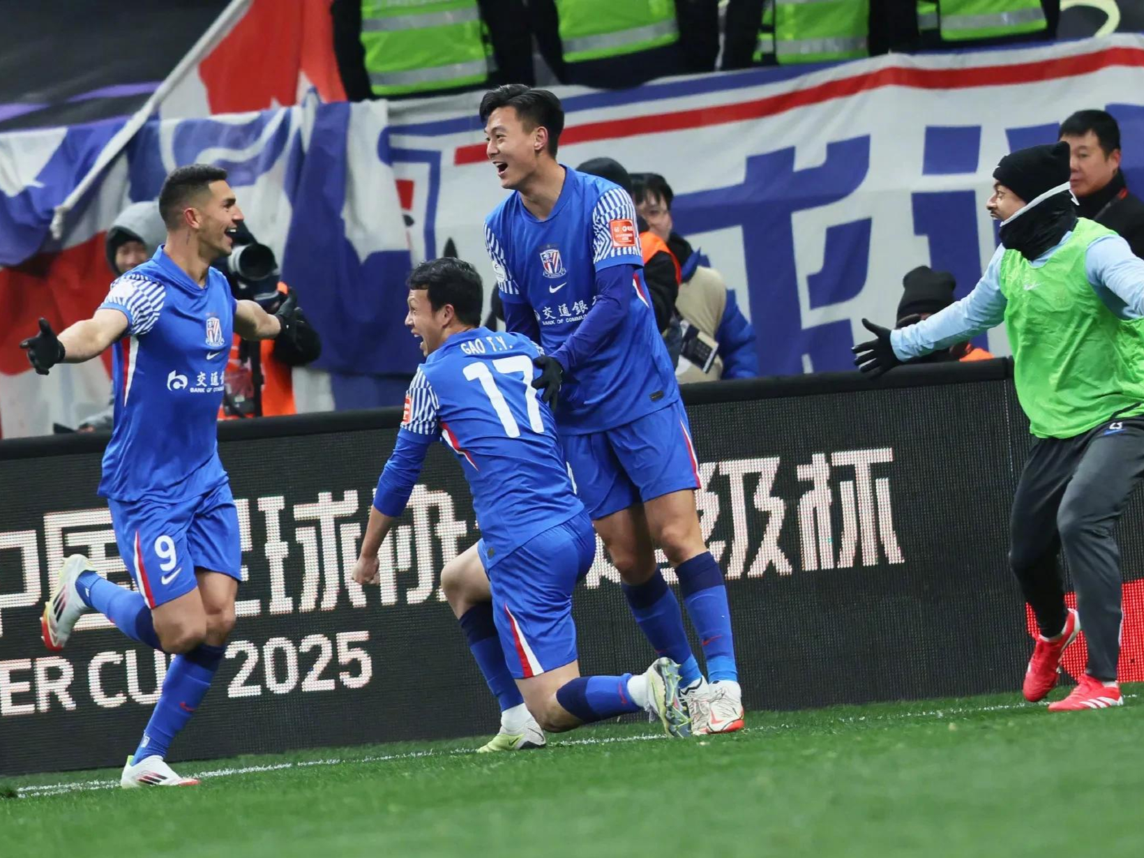 包含上海申花迎法甲关键赛，赛后手感冰凉，压力陡增，控场能力受关注的词条