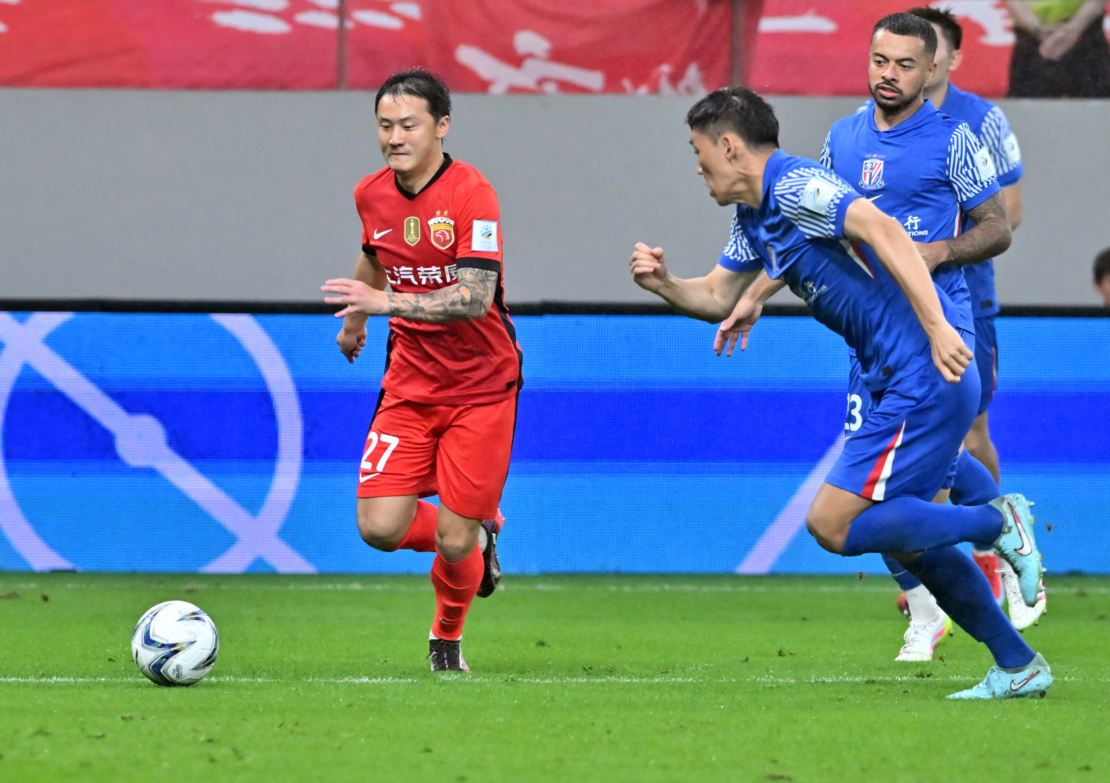 包含上海申花迎法甲关键赛，赛后手感冰凉，压力陡增，控场能力受关注的词条