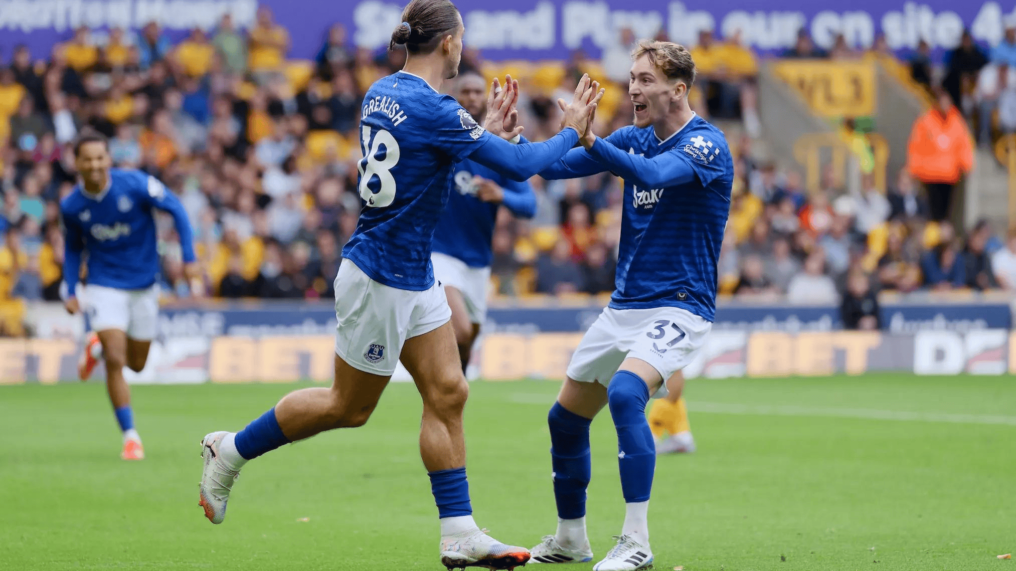 阿斯顿维拉迎英超关键赛;集结日遗憾出局;赛场秩序良好;数据趋势出现新变化(英超唯一一座金色奖杯) 阿斯顿维拉迎英超关键赛;集结日遗憾出局;赛场秩序良好;数据趋势出现新变化(英超唯一一座金色奖杯)