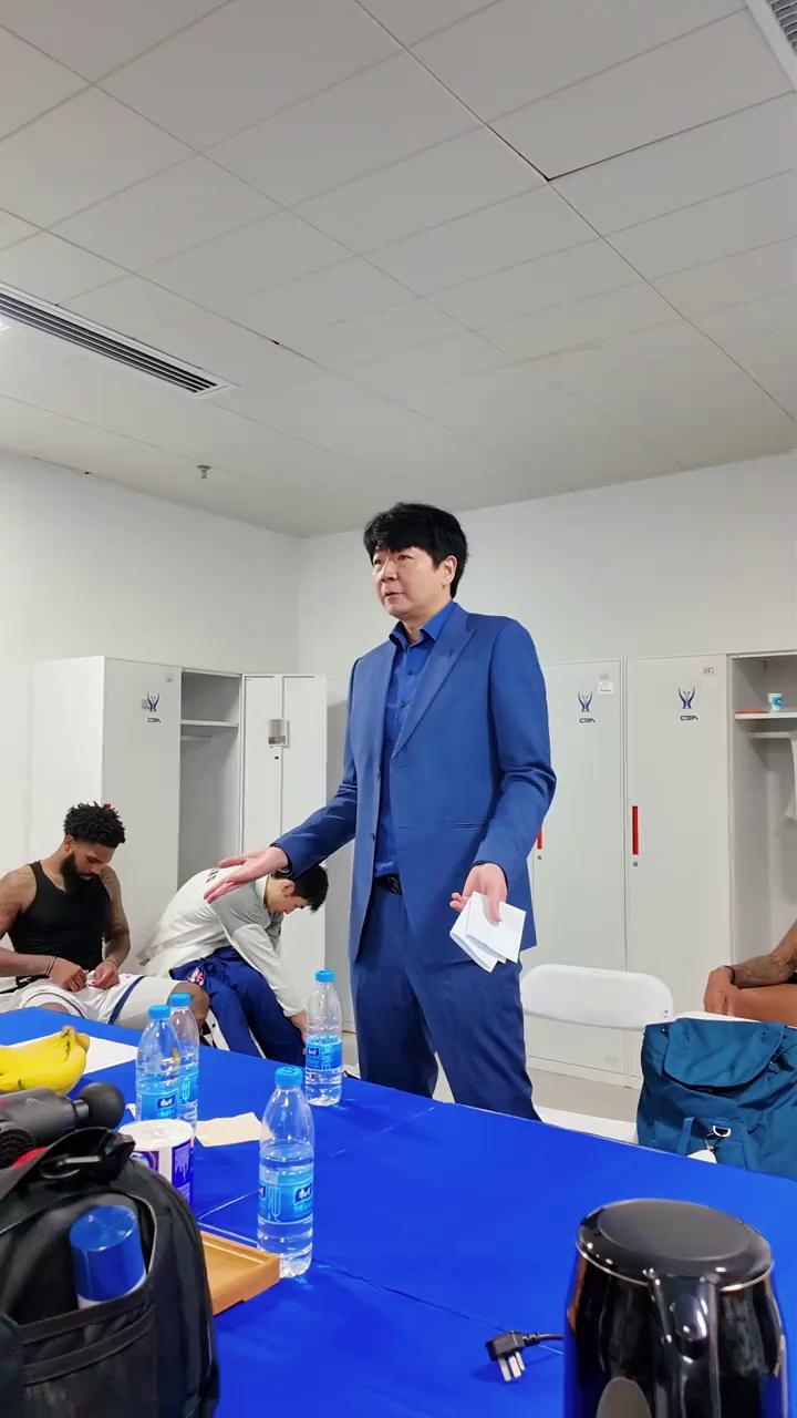 山东泰山发布备战花絮,关键时刻伤情更新,CBA常规赛任务艰巨,更衣室氛围转暖的简单介绍 山东泰山发布备战花絮,关键时刻伤情更新,CBA常规赛任务艰巨,更衣室氛围转暖的简单介绍