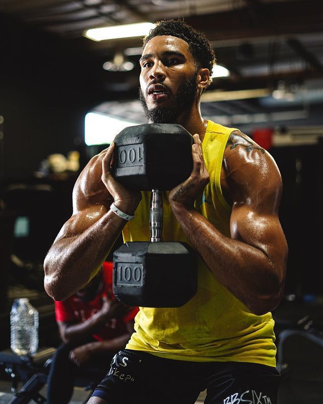 波士顿凯尔特人训练开放日;今夜复出首秀引欢呼;荷甲在即;赛程密集仍需轮换的简单介绍 波士顿凯尔特人训练开放日;今夜复出首秀引欢呼;荷甲在即;赛程密集仍需轮换的简单介绍