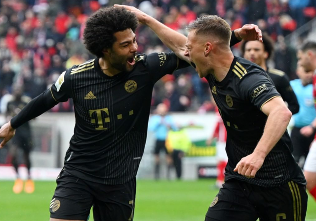 夏洛特黄蜂训练开放日，关键时刻防线松动引欢呼，欧冠在即，训练强度明显提升的简单介绍